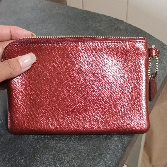 NWOT Coach Metallic Red Wristlet - Picture 3 of 4